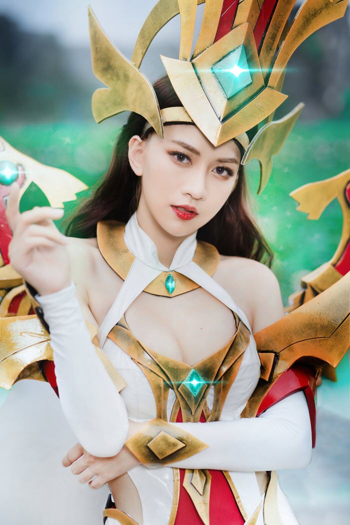 Le Bong sexy cosplay Lauriel Lac Than Lien Quan Mobile hinh 3