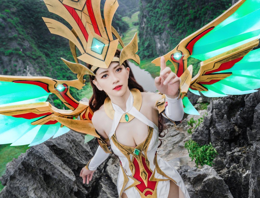 Le Bong sexy cosplay Lauriel Lac Than Lien Quan Mobile hinh 5