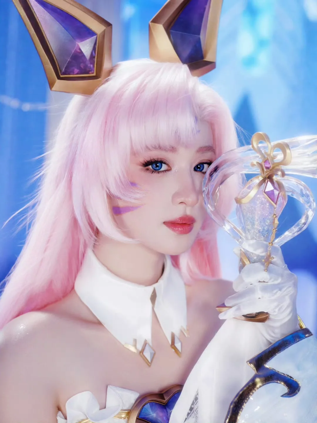 Vương Sở Nhiên cosplay Ahri LMHT Mobile