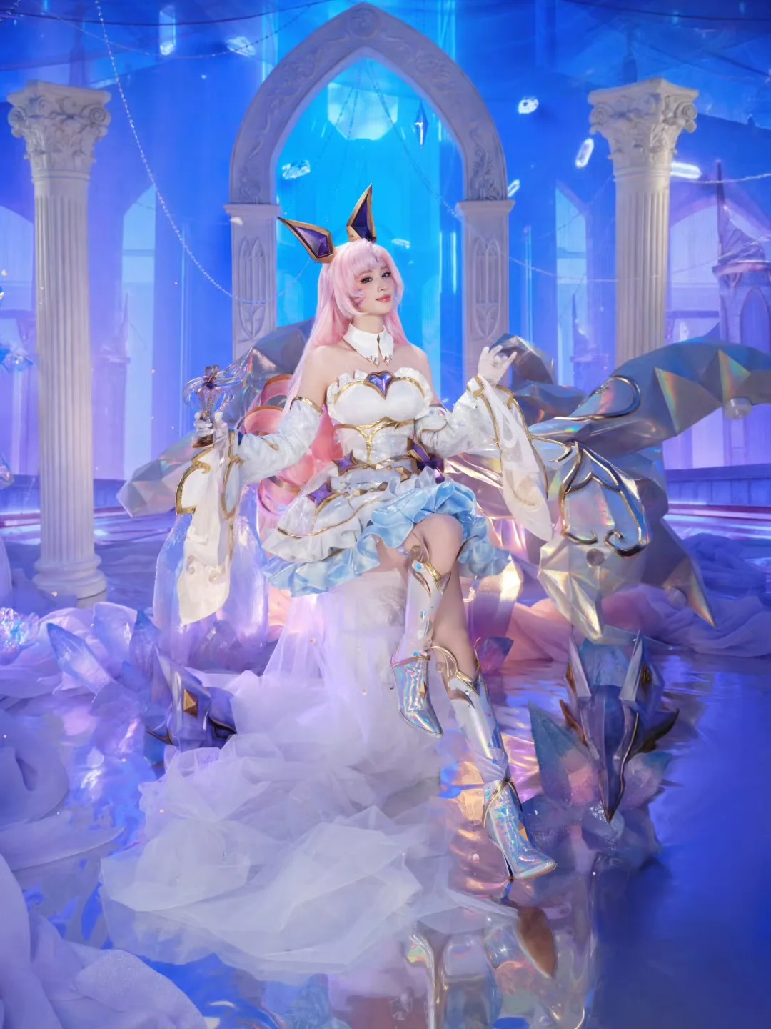 Vương Sở Nhiên cosplay Ahri LMHT Mobile
