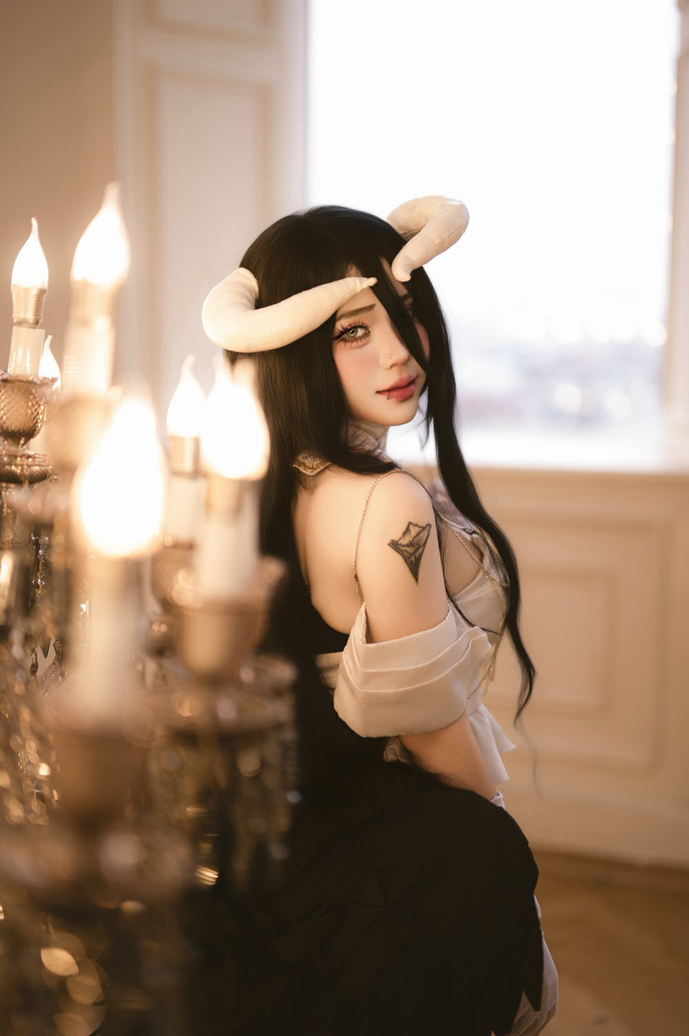 Mai Anh OP gái xinh có tâm hồn to vò tròn Cosplay Albedo Overlord